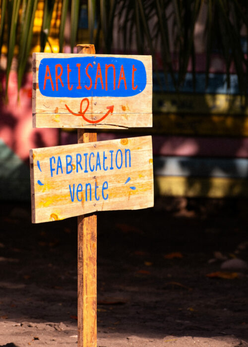 photo-anse-noire-artisanal Photo d'un panneau à l'Anse Noire, Sainte-Anne