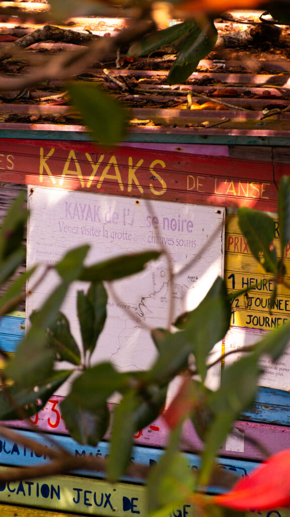 Photo d'un magasin de kayaks à l'Anse Noire, Anse d'Arlet