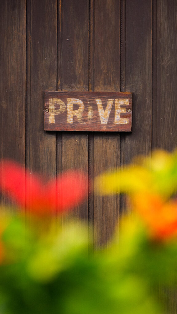 Photo d'une porte du monastère du Carbet
