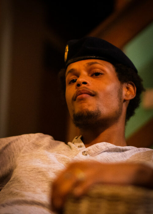 portrait-morne-vert-authentique-assis Portrait serein de mon cousin au Morne-Vert